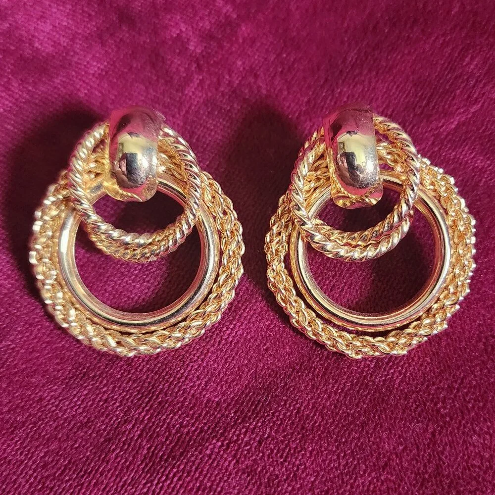 Double Loop Threaded Fashionable Double Circle Stud Earrings